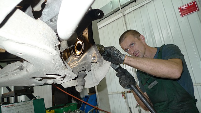 mechanik autoservisu