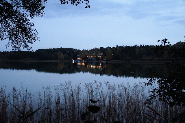 soumrak u Máchova jezera